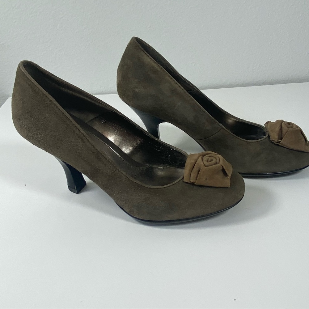 Sofft Taupe Suede heels with flower detail 10